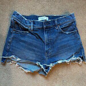 Abercrombie & Fitch The Mom Short high rise, frayed edge size 29 / 8